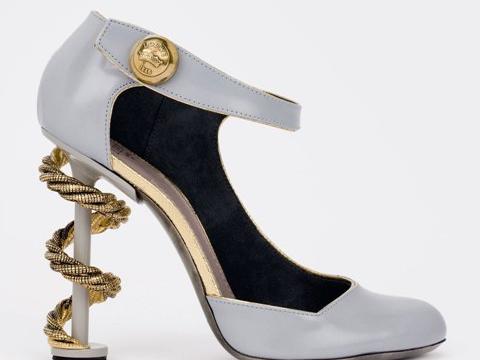 Ready-to-speak: Chain-heels