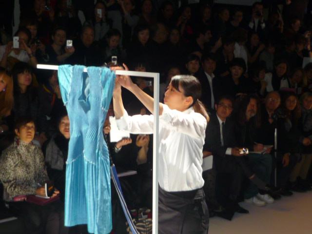 Paris: Dampfstretch bei Issey Miyake