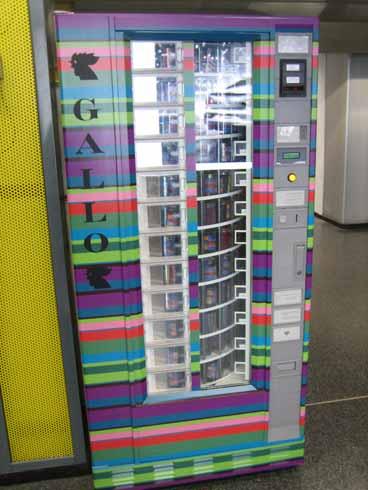 img_8431-gallo-mailand-linate-flughafen-socken-strümpfe-automat-modepilot-mode-blog
