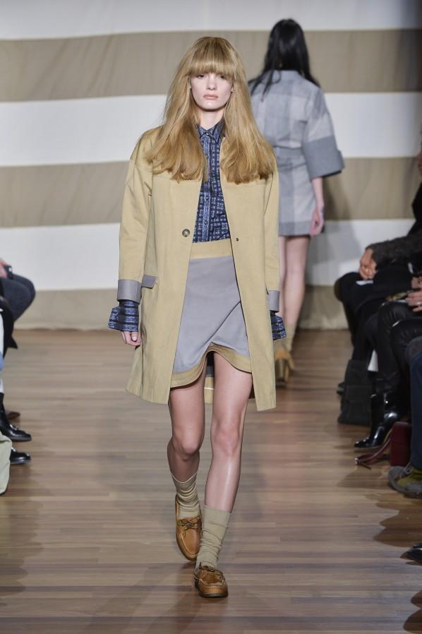Blau-Beige-Kombination von Chris Gelinas.