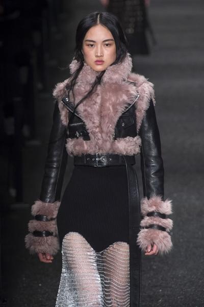 Lammfelljacke cropped Modepilot 2017 McQueen