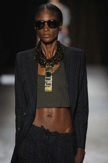 dries-van-noten-bauchfrei-modepilot
