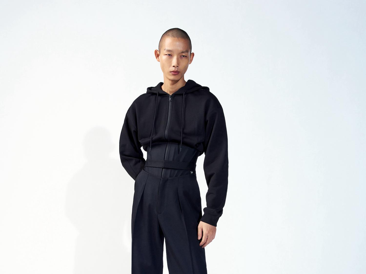 Ready-to-speak: Korsett Hoodie