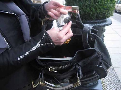 modepilot_chloe_handtasche_schrauben