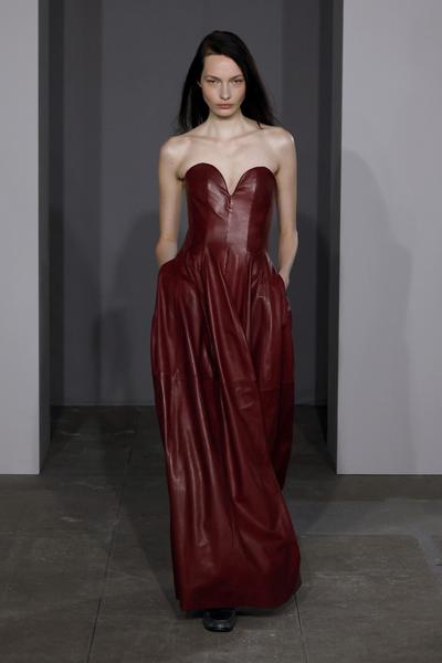 Trends 2025 Lederkleid