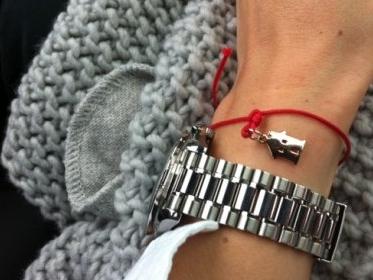How to wear a Charm-house