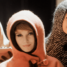Dior: Glamour hoch Zehn in einem Buch