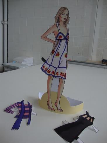 122864330828-kate-moss-puppe-modepilot-blog-papier