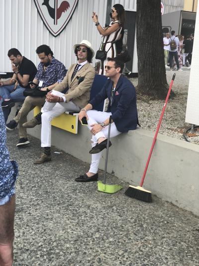 how to wear white pants Men