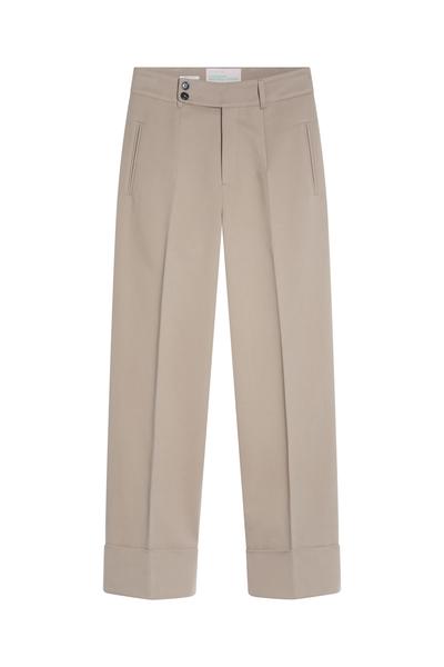 Closed Modepilot Man Repeller Leandra Medine