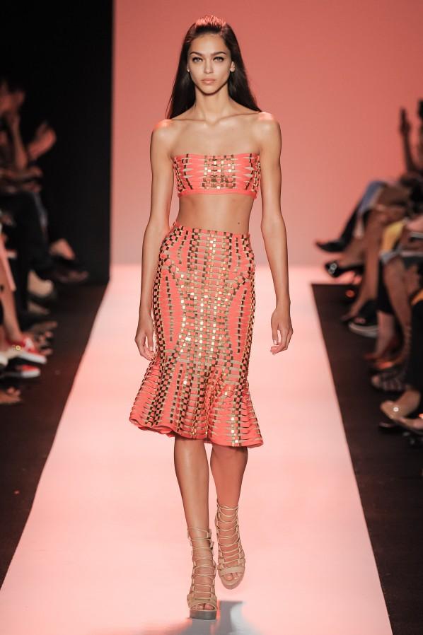 Sommerlook 2015 von Hervé Léger by Max Azria