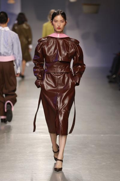 Modetrends 2025 Lederkleid Modepilot