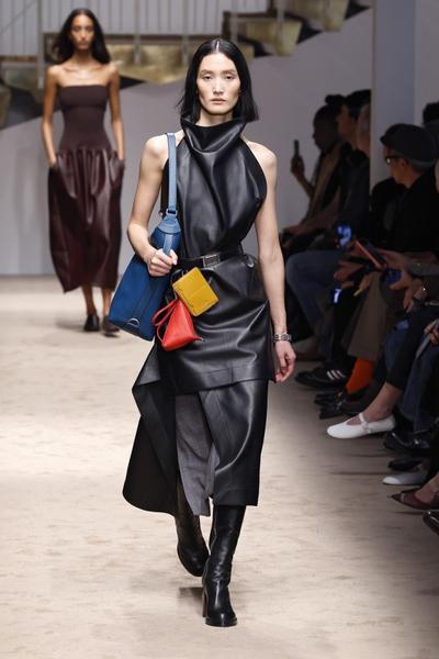 Trend 2025 Runway Catwalk Modepilot