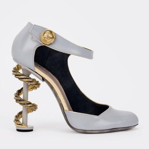 Ready-to-speak: Chain-heels