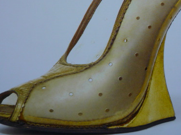Floating heel