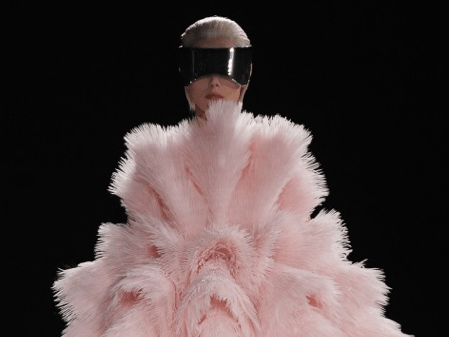 Paris: Flowerbombs bei Alexander McQueen