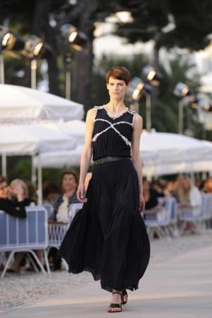 chanel-cruise-2011-12-show-18