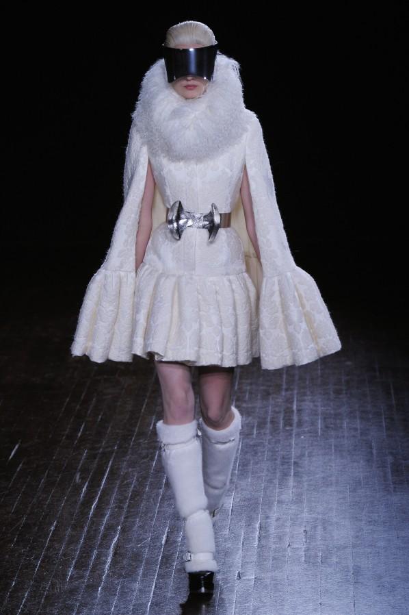 alexander_mcqueen_aw12_048