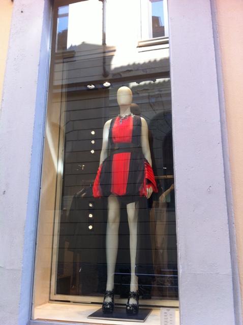 modepilot-mailand-mode-fashion-frühling-mailand-schaufenster-diverse 055 (12)