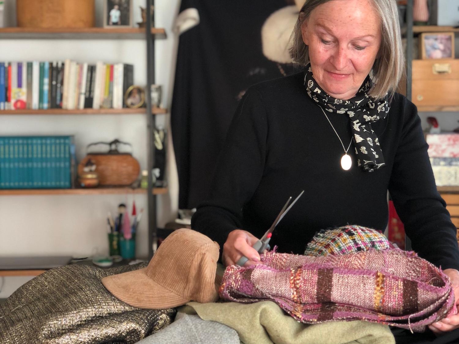 Caps aus Chanel-, Dior- und anderen Designerstoffen