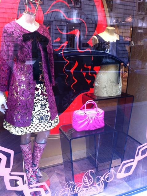 miu-miu-modepilot-mailand-mode-fashion-frühling-mailand-schaufenster-diverse 055 (1)