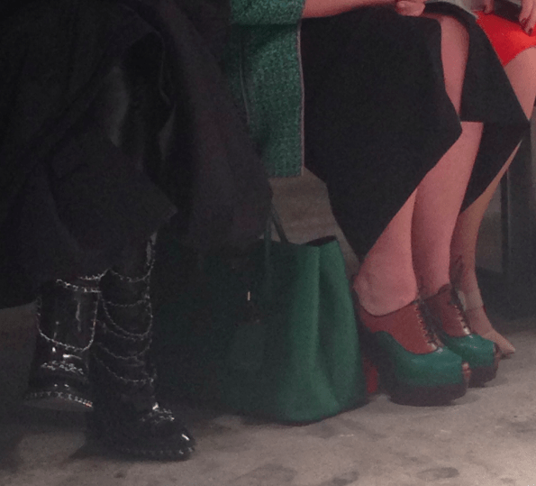 Und schon wieder eine: Prada-Tasche bei Ports 1961 in der Front-row (lief direkt nach Prada)