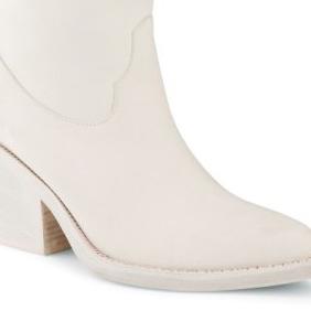 Geht oder geht gar nicht: Acnes weiße Cowboy Boots