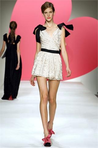moschino-cheap-and-chic-modepilot-blog-mini-sommer2010