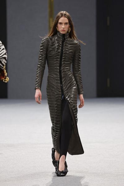 Modetrends 2025 Lederkleid Modepilot