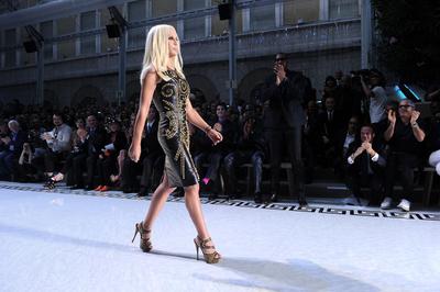 Donatella Versace H&M Kleid Modepilot