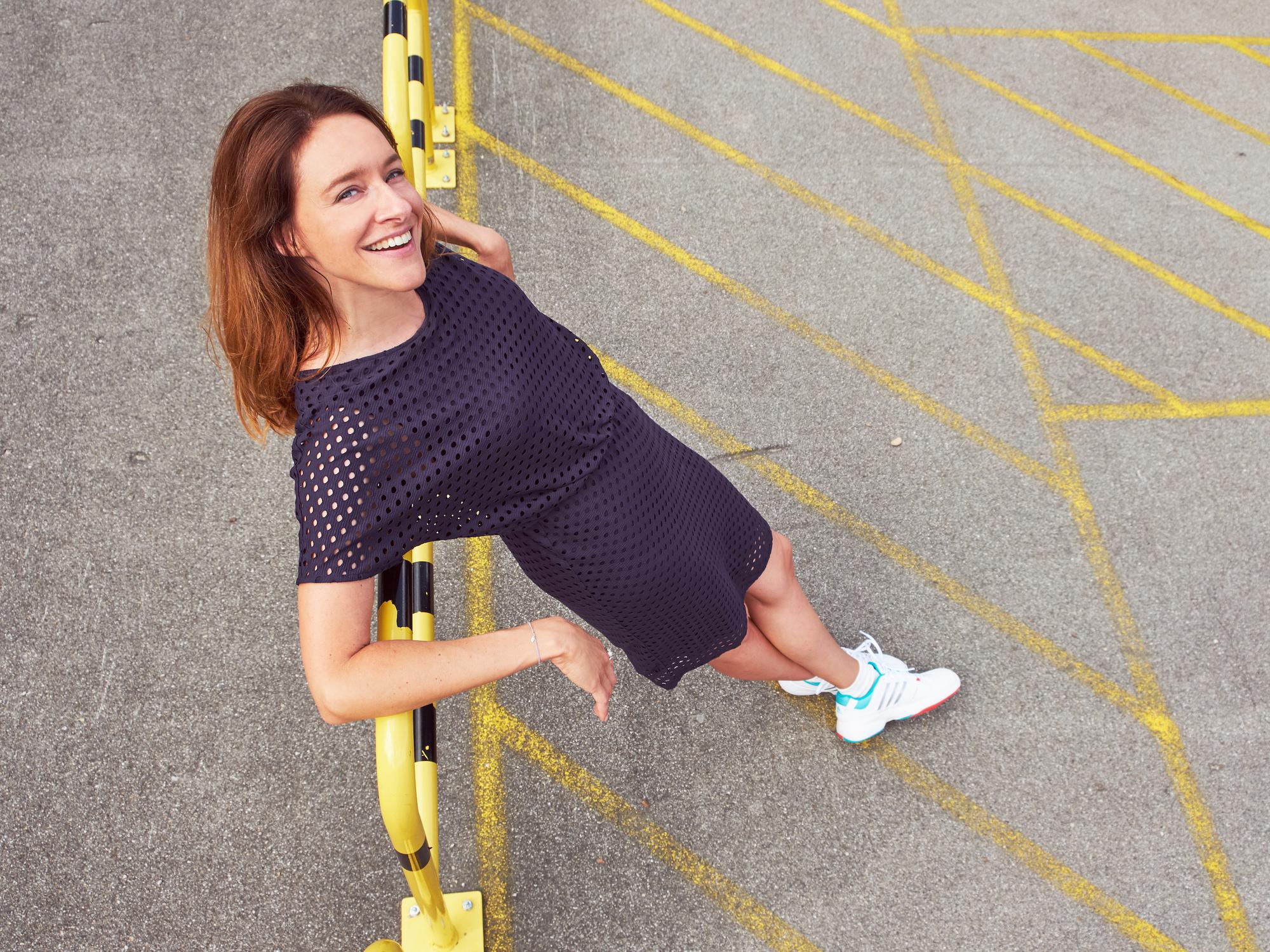 Sommeroutfits 2018: Jerseykleid zu Tennissocken