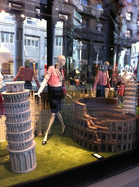 modepilot-mailand-mode-fashion-frühling-mailand-schaufenster-diverse 055 (24)