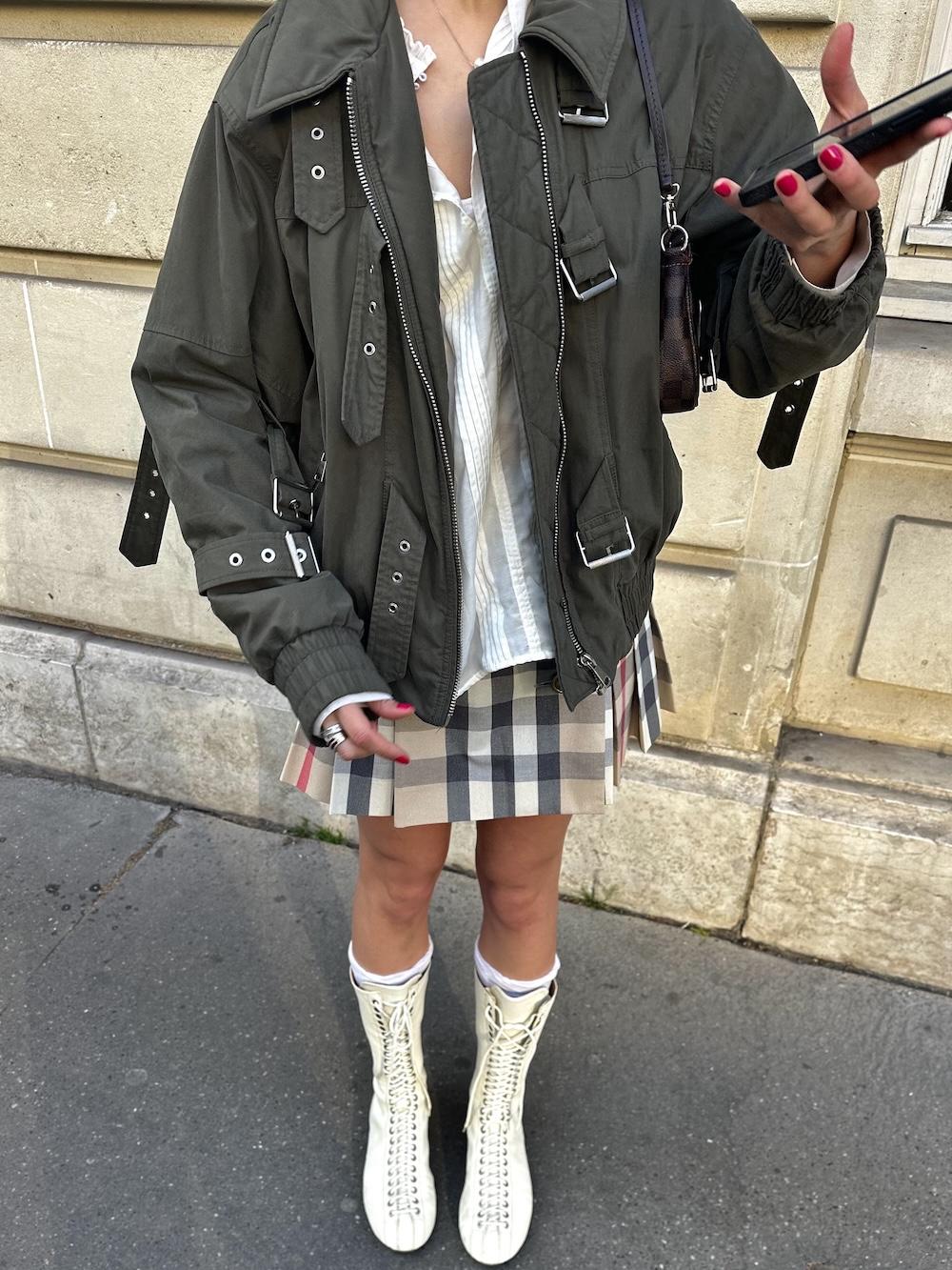 Burberry skirt Street Style Paris Modepilot