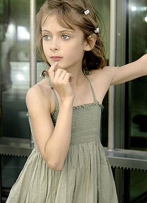 Christian-Dior,streetstyle,little-girl