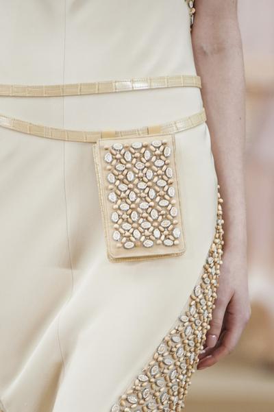 chanel tasche hip bag handytasche it bag couture hüfte smartphone